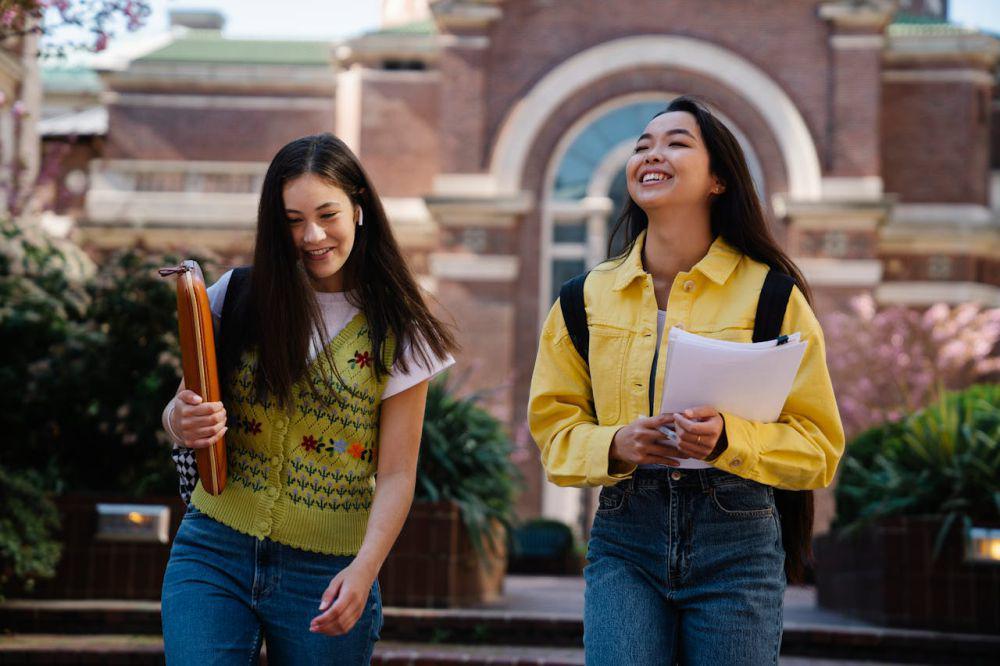 ilustrasi pertanyaan penting sebelum mendaftar kuliah (pexels.com/George Pak)