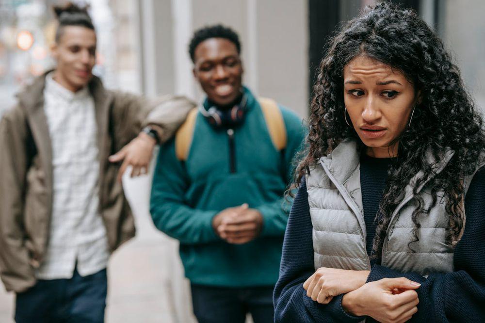 6 Tips Menanggapi Teman yang Suka Bullying Verbal