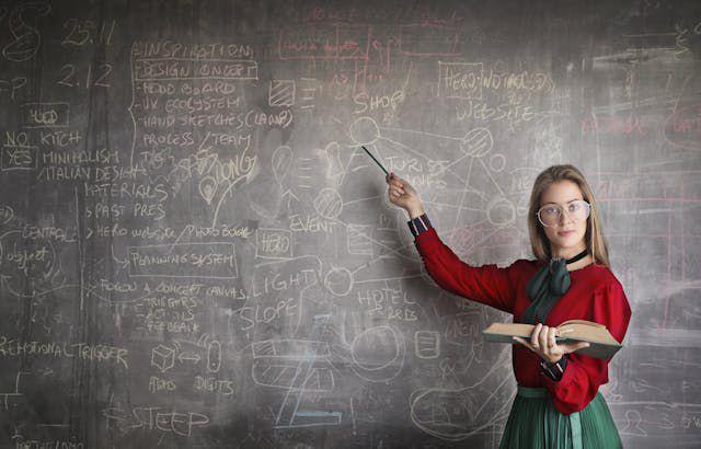 10 Sinonim 'Elucidate' yang Bikin Bahasa Inggrismu Makin Keren