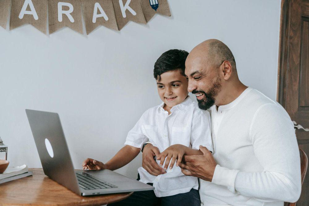 Gimana sih Cara Orang Tua Bisa Nyambung sama Anak Gen Alpha?