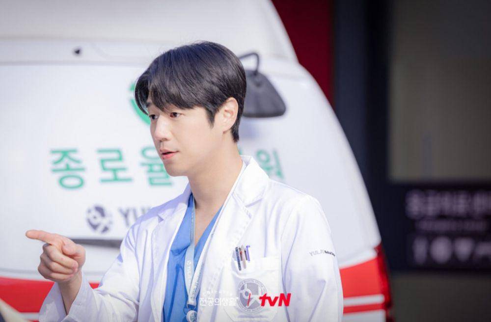 Cuplikan drakor Resident Playbook (dok.tvN/Resident Playbook)
