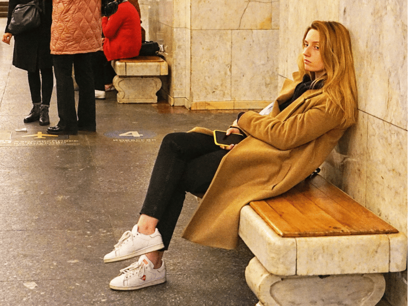 Ilustrasi kaya tapi sendirian (unsplash.com/ Karen Zhao)