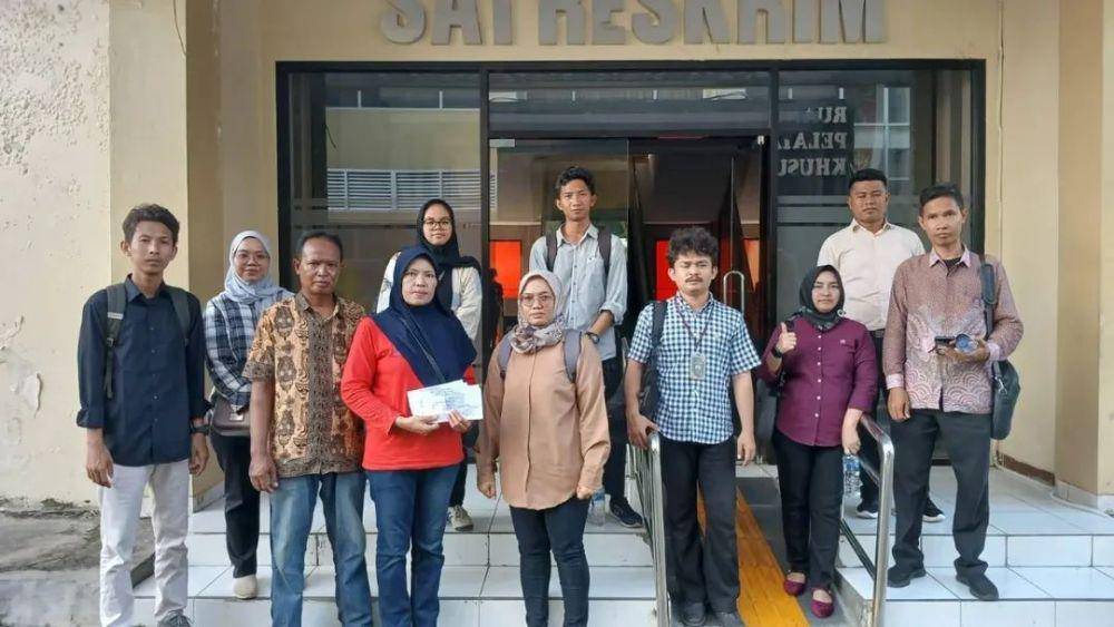 Tim Advokasi May Day Semarang mendatangi Polrestabes Semarang. (dok LBH Semarang)