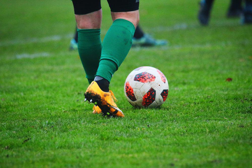 20 Sepatu Bola Terbaik Sepanjang Masa: Dari Nike Sampai Adidas