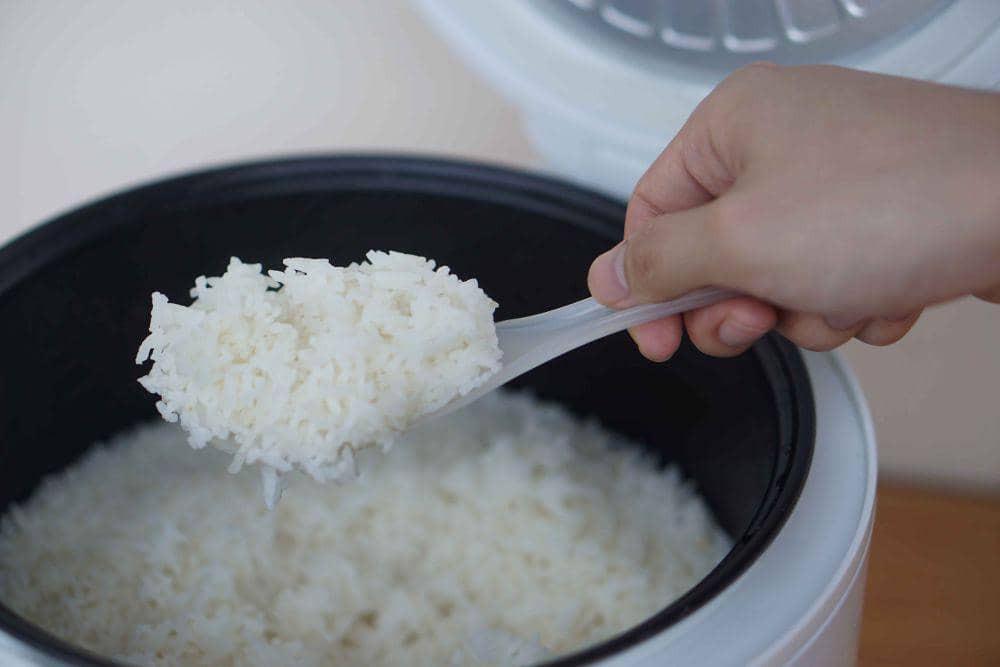 Potret memasak nasi (vecteezy.com/Sanhanat Pimpa)