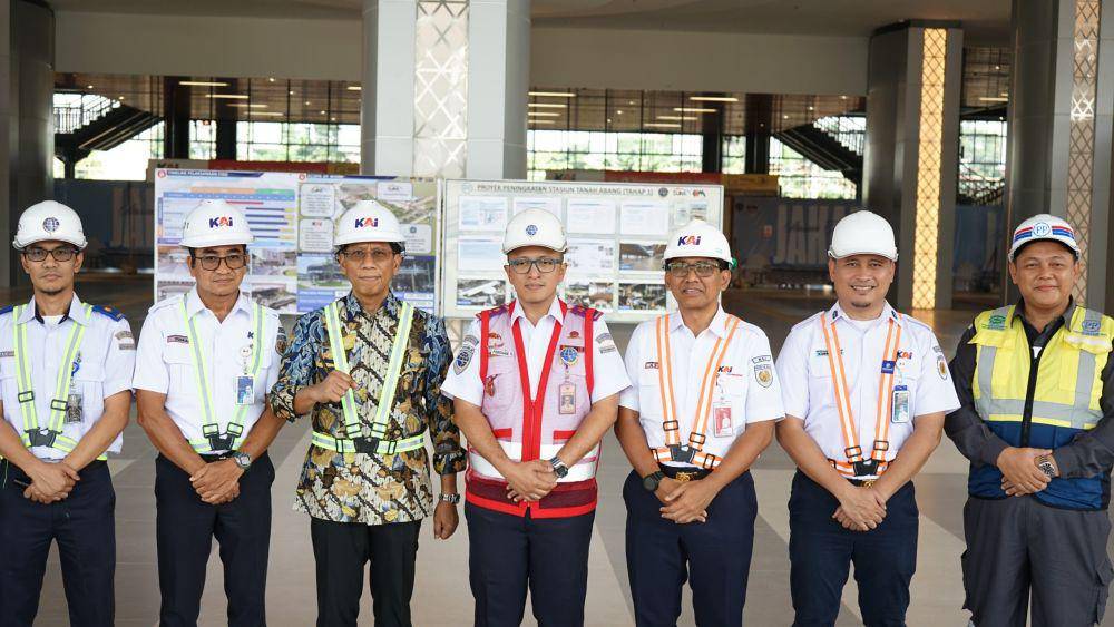 Peninjauan proyek Stasiun Tanah Abang Baru. (dok. PTPP)