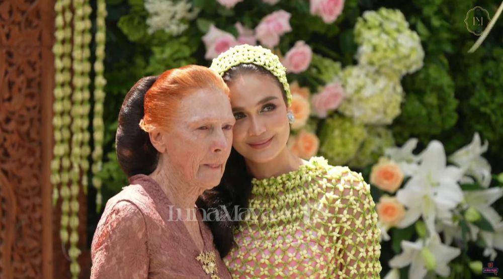 potret keluarga di siraman Luna Maya dan Maxime (YouTube.com/TS Media)