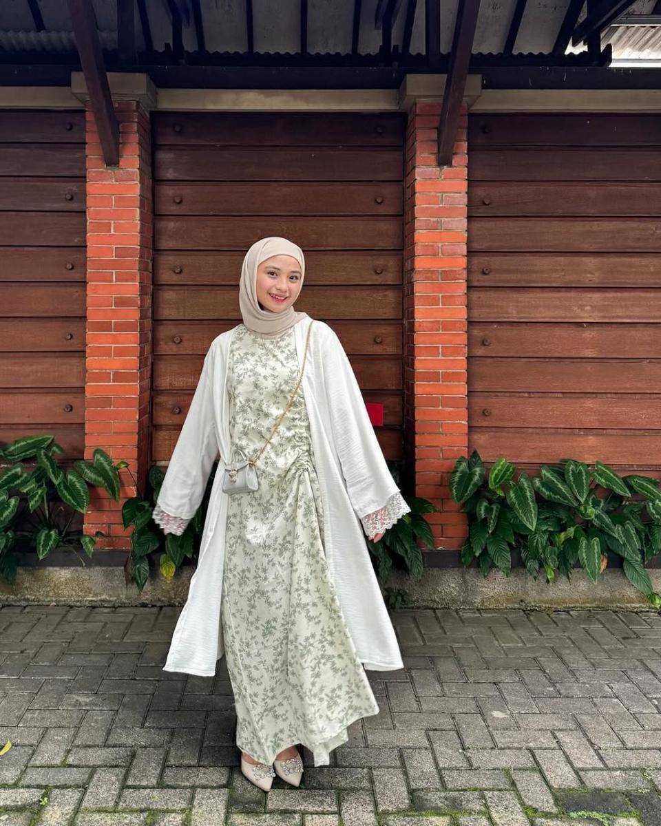 Tania Dewi (instagram.com/taniaaa.dn)