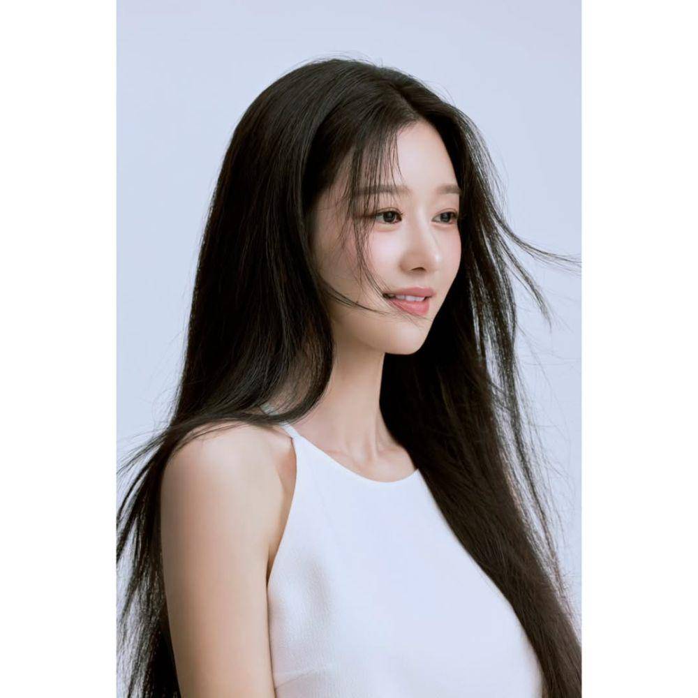 Seo Yea Ji (instagram.com/sublime__official)