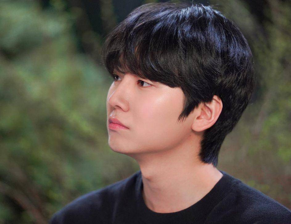 still cut Sung Yoo Bin di drama Resident Playbook (instagram.com/pandstudio_official)