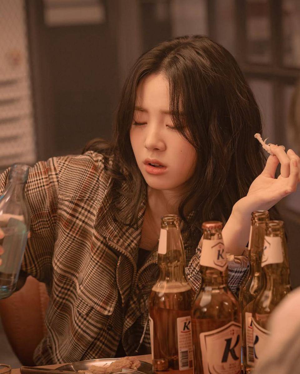 still cut Shin Shi A di drama Resident Playbook (instagram.com/shinsiaa_)