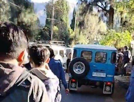 Kisruh di pintu masuk menuju Gunung Bromo di Cemorolawang. (IDN Times/Istimewa)