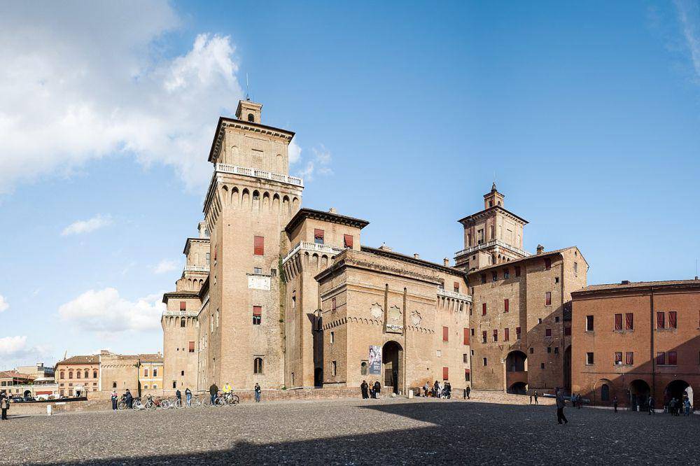 Castello Estense (commons.wikimedia.org/Vanni Lazzari)