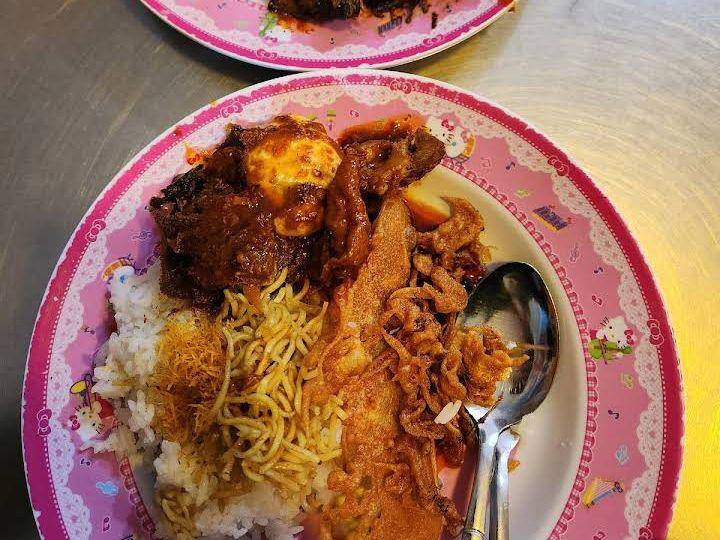 potret menu nasi cumi komplit di Nasi Cumi Ibu Atun (google.com/maps/Nofariza Aulia Jeremi)