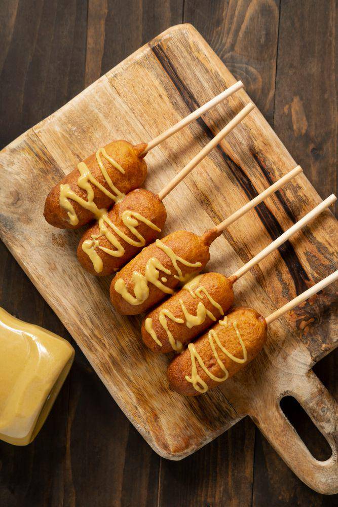 ilustrasi corndog (freepik.com/freepik)