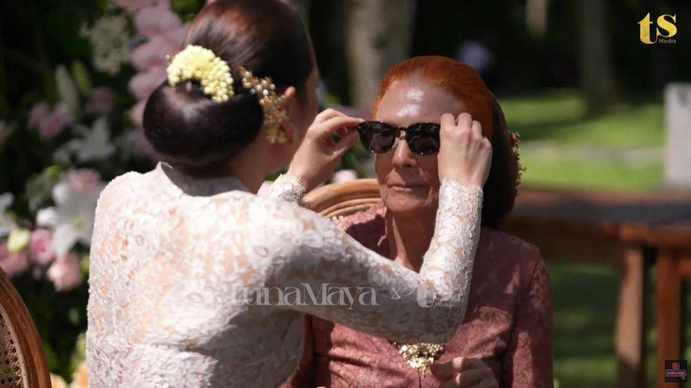 potret keluarga di siraman Luna Maya dan Maxime (YouTube.com/TS Media)