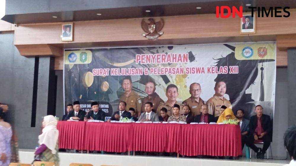 Damkar saat hadir dalam pertemuan penyerahan amplop kelulusan siswa. (IDN Times/istimewa).