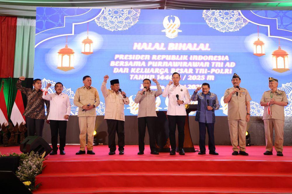 Prabowo Kompak Nyanyi "Hymne Taruna" di Halalbihalal Purnawirawan TNI