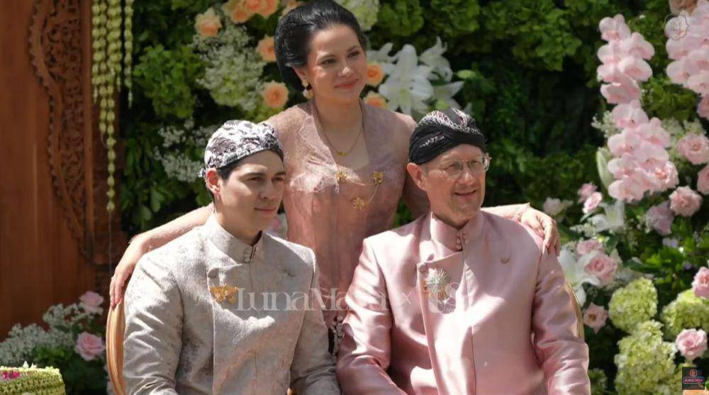 potret keluarga di siraman Luna Maya dan Maxime (YouTube.com/TS Media)