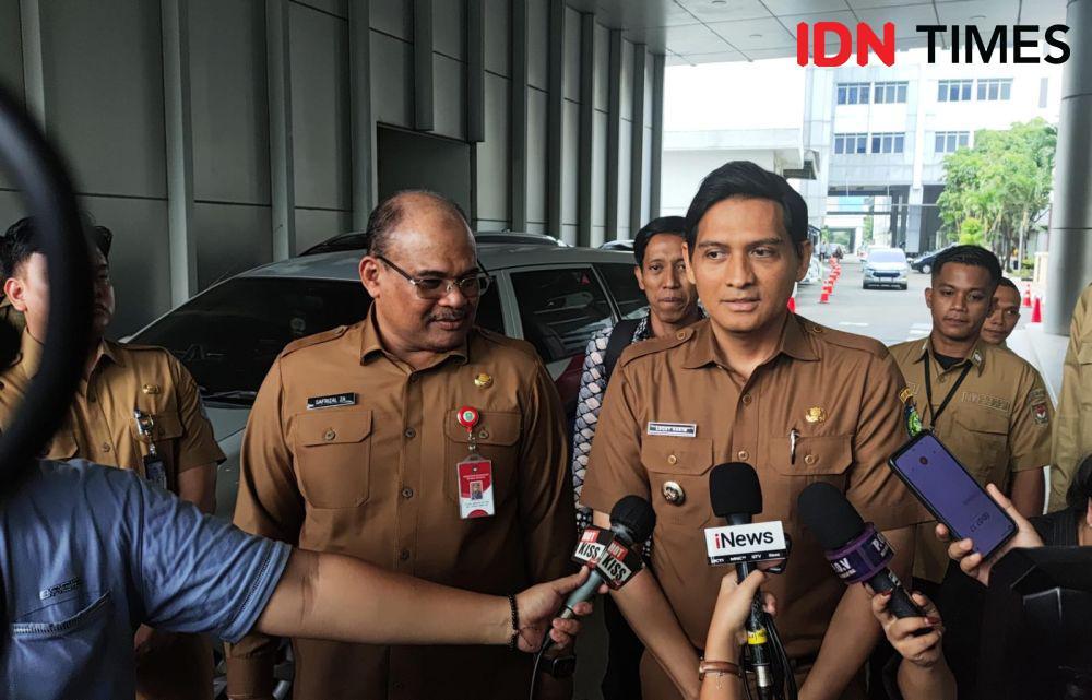 Jalani Sanksi Magang, Lucky Hakim Naik Taksi ke Kemendagri