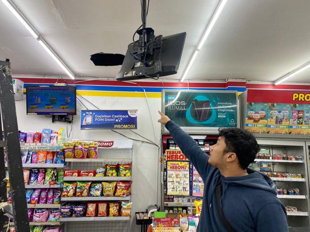 Konyol! Maling di Sukabumi Nekat Mencuri di Minimarket Tanpa Busana