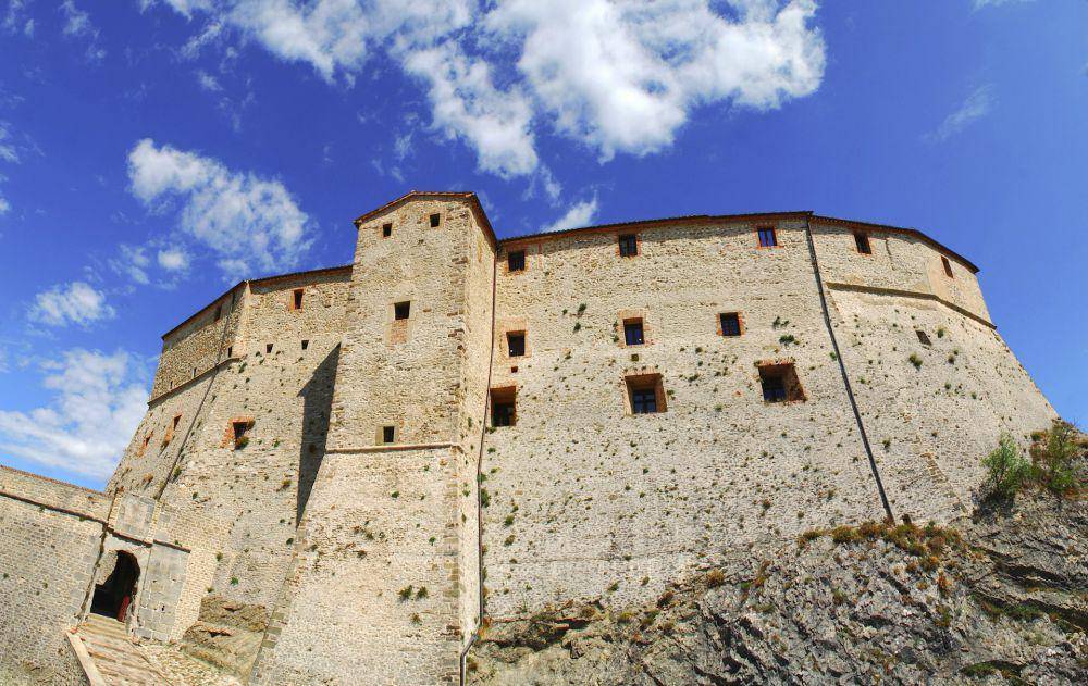 San Leo Fortress (unsplash.com/Chiara Guercio)