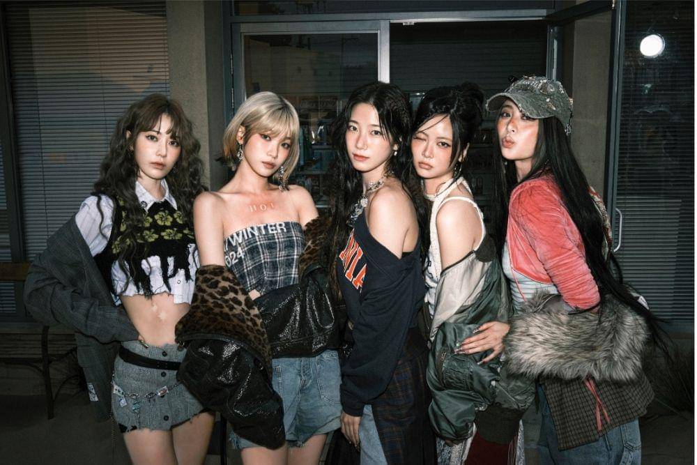 foto concept album HOT LE SSERAFIM (x.com/le_sserafim)