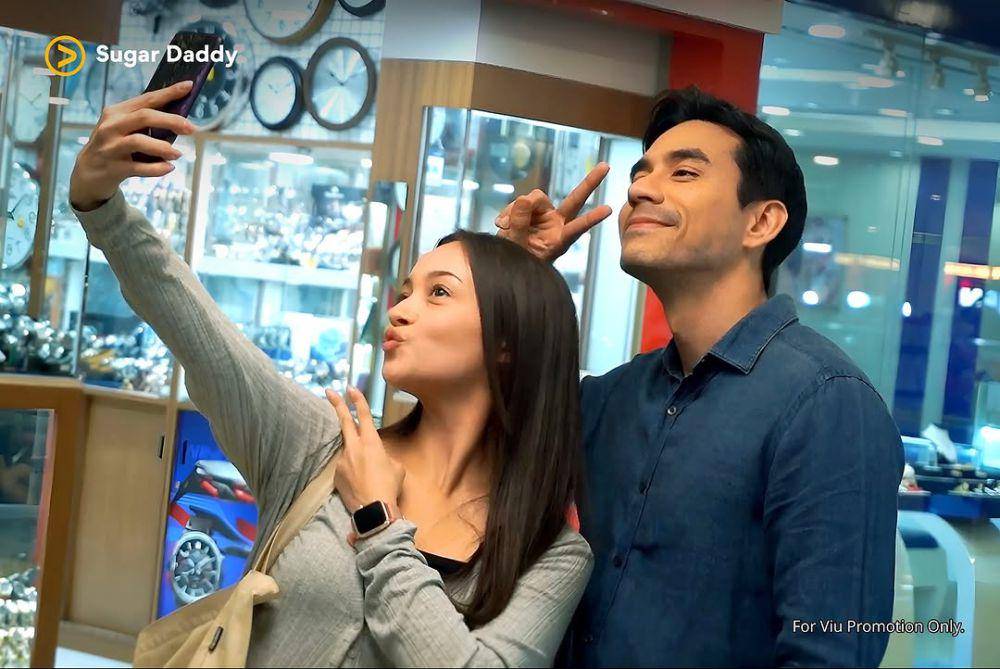 Still cut Megan Domani dan Darius Sinathrya di series Sugar Daddy (dok.VIU/Sugar Daddy)
