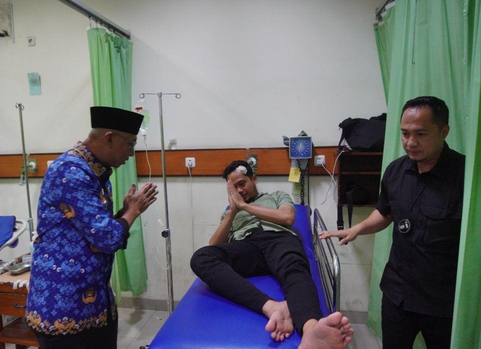 Gubernur Lampung Besuk Polisi Terluka saat Pengamanan Demo Singkong
