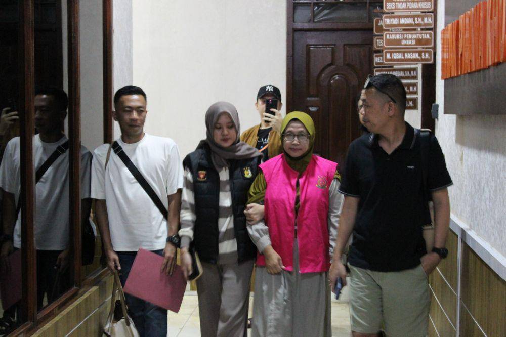 Penangkapan terpidana DPO Endang Pristiwati oleh tim Kejari Lampung Tengah. (DOK. Kejari Lampung Tengah).