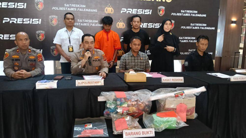 Press rilis Polrestabes Palembang terkait pembunuhan di kawasan Sukarami Palembang (Dok: ist)