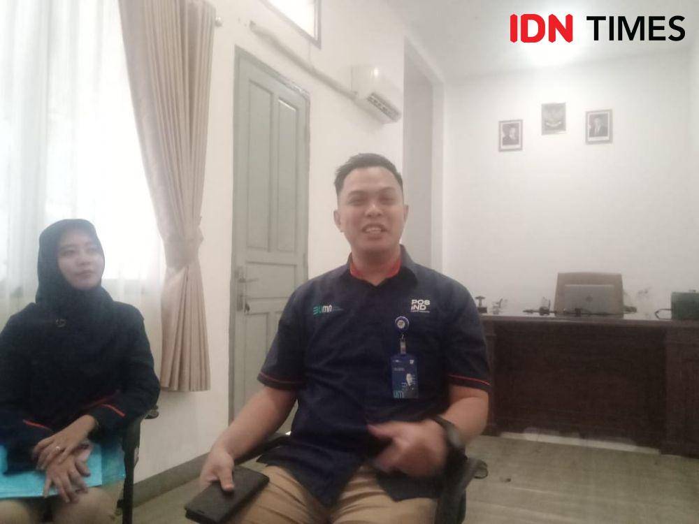 Inin Nastain / Eksekutif manager PT pos cabang Majalengka Yogi Sudrajat
