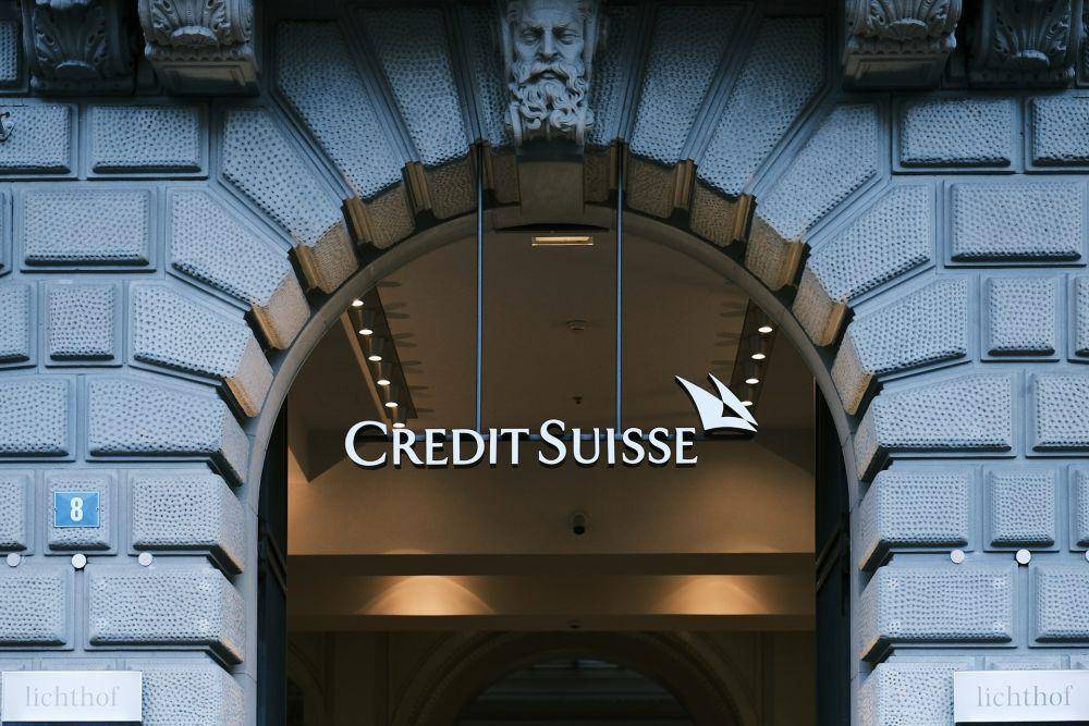 ilustrasi logo Credit Suisse (unsplash.com/Claudio Schwarz)