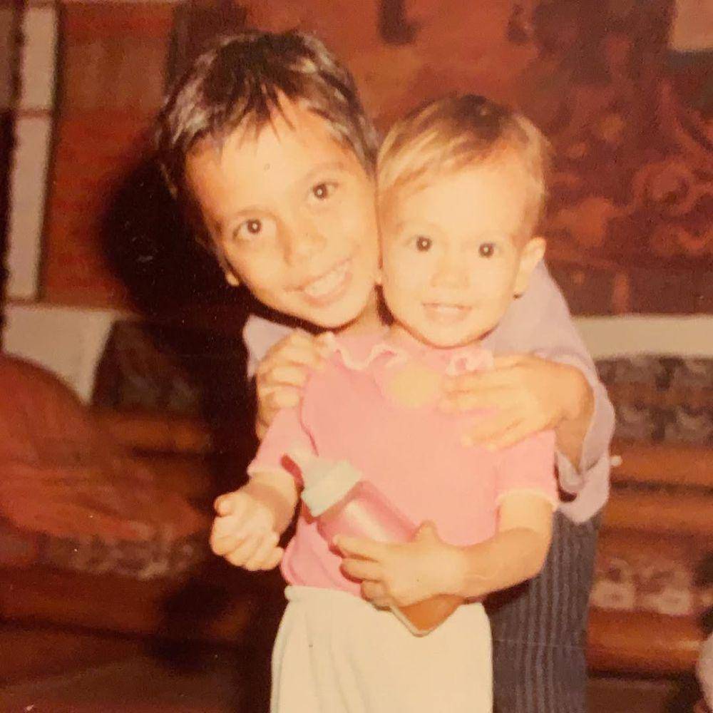 potret masa kecil Luna Maya bersama kakaknya (instagram.com/lunamaya)