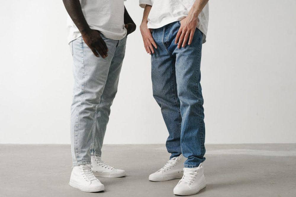ilustrasi celana jeans (pexels.com/SHVETS production)