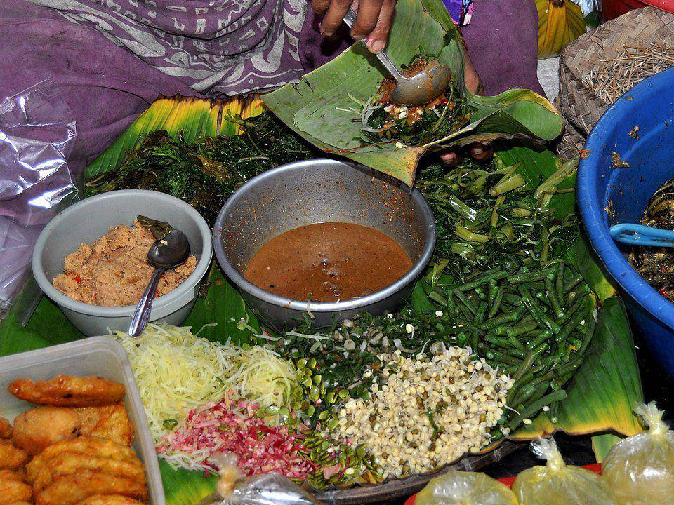 ilustrasi sayuran pelengkap pecel (commons.wikimedia.org/Wibowo Djatmiko)