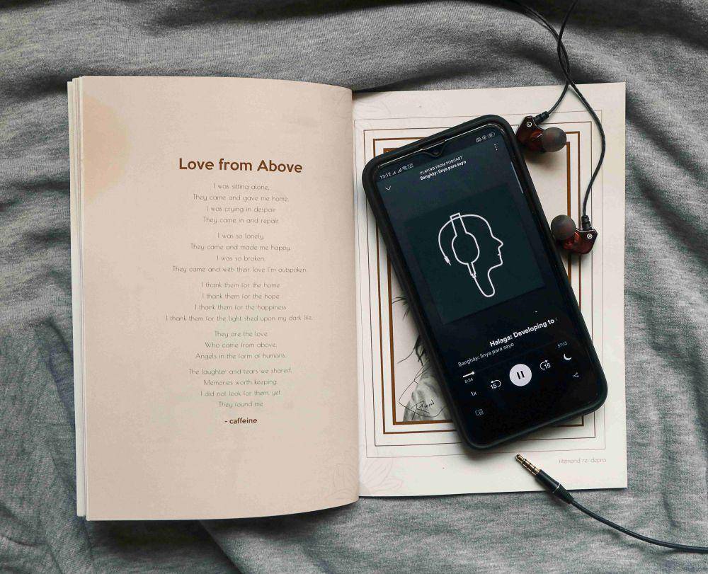 Ilustrasi buku puisi (pexels.com/Reimond Mar Depra)