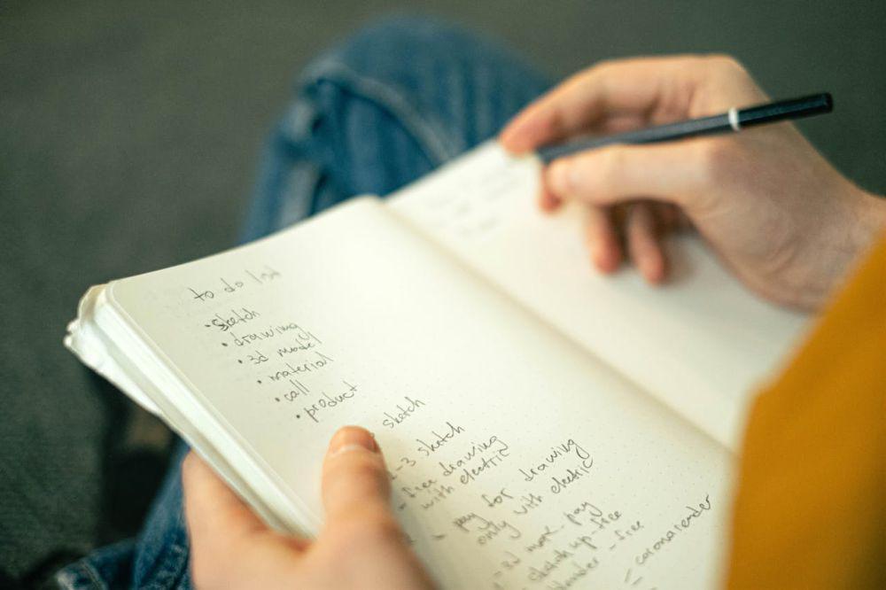 ilustrasi membuat to-do list (pexels.com/Ivan Samkov)