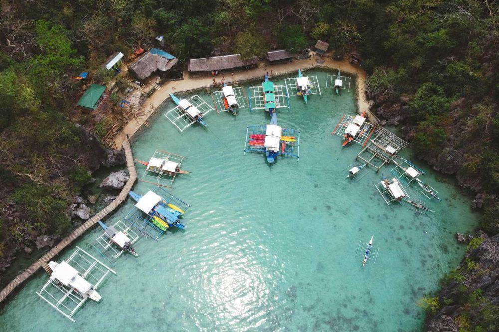 Tepi Danau Kayangan tampak atas (Pexels/Jay CP)