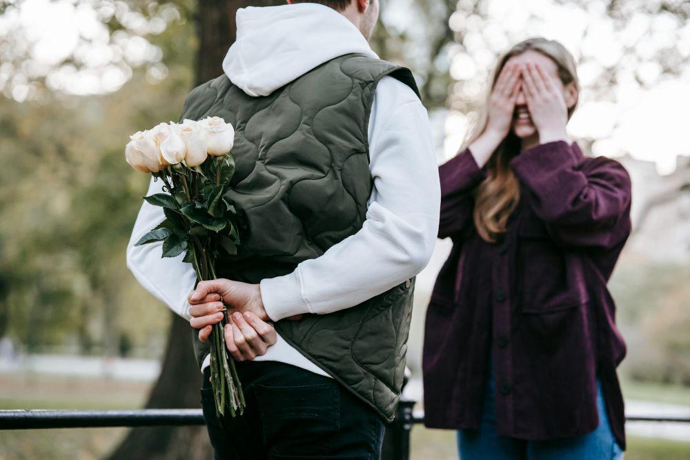 5 Alasan Love Bombing Kerap Disalahartikan Kasih Sayang, Sudah Tahu?