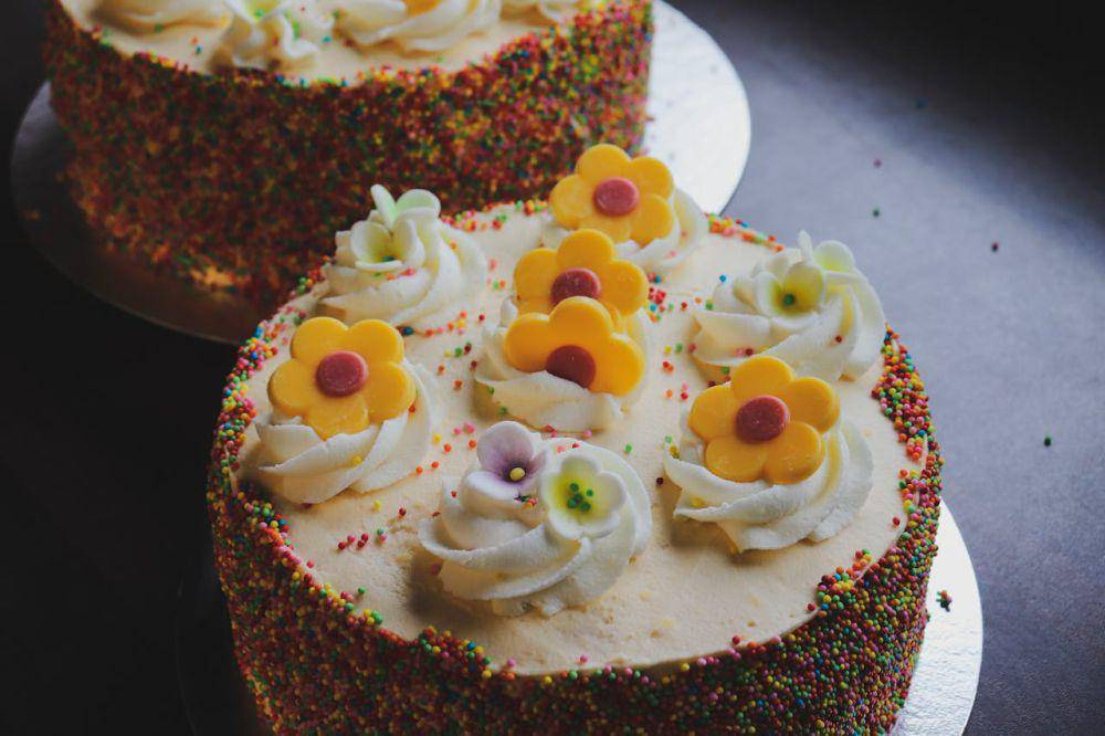 ilustrasi funfetti cake (pexels.com/Annie Japaud)