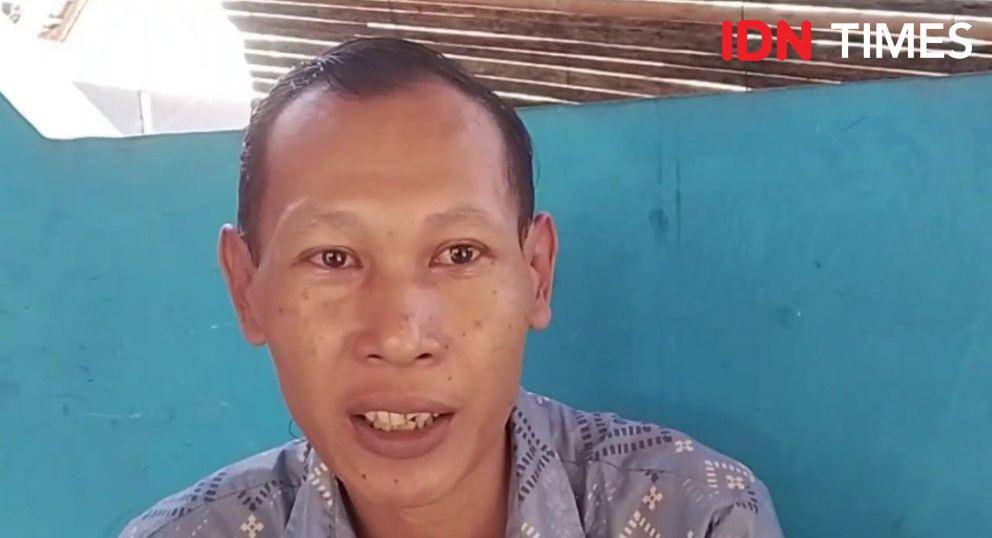 Evan, pedagang bakso yang sehari hari mangkal di depan kos Seli sebut pelaku seperti layaknya penghuni kos lain, Selasa (6/5/2025).(IDN Times/Cokie Sutrisno)