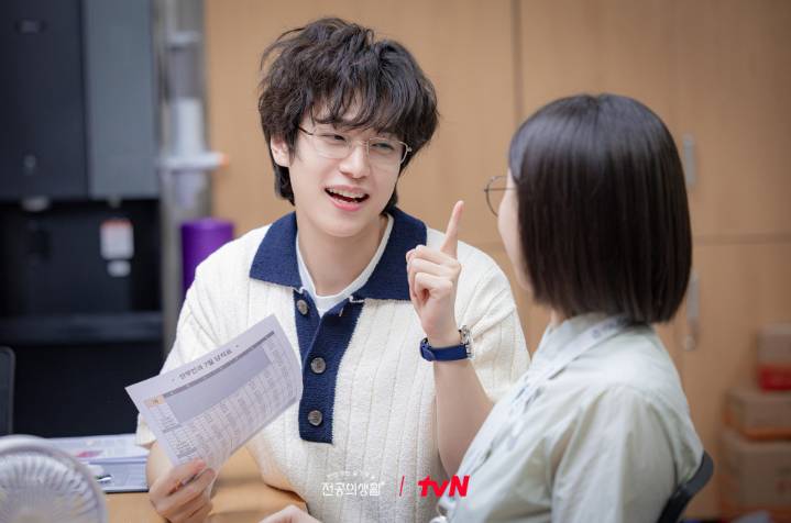 still cut drakor Resident Playbook (dok. tvN/Resident Playbook)