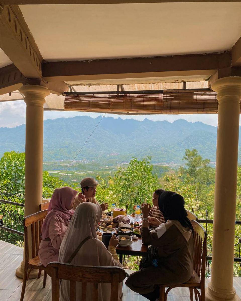 suasana di Kedai Bukit Rhema (instagram.com/kedai.bukitrhema)