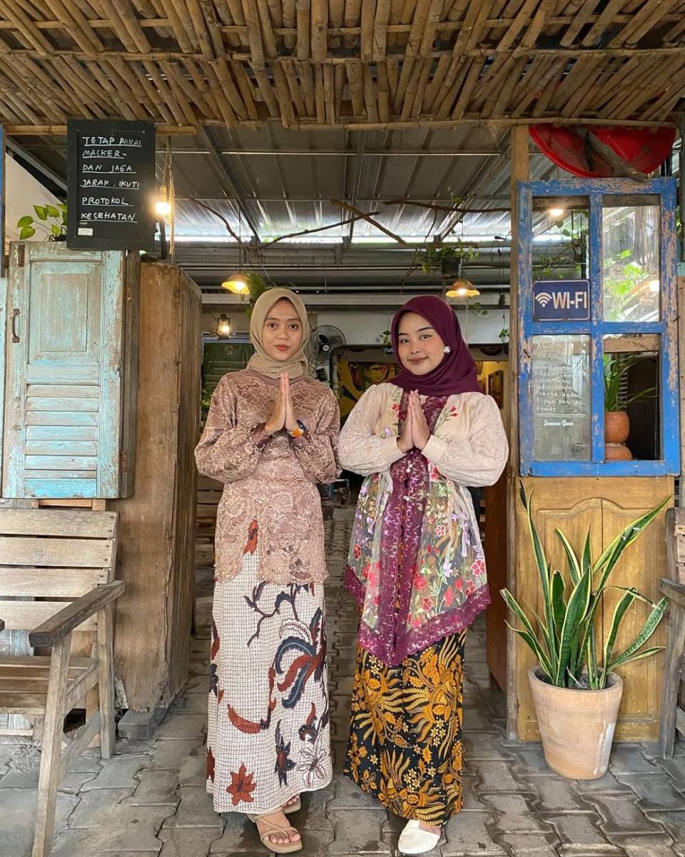 Swasana Daun, Kafe Nuansa Vintage Super Cozy di Kota Metro