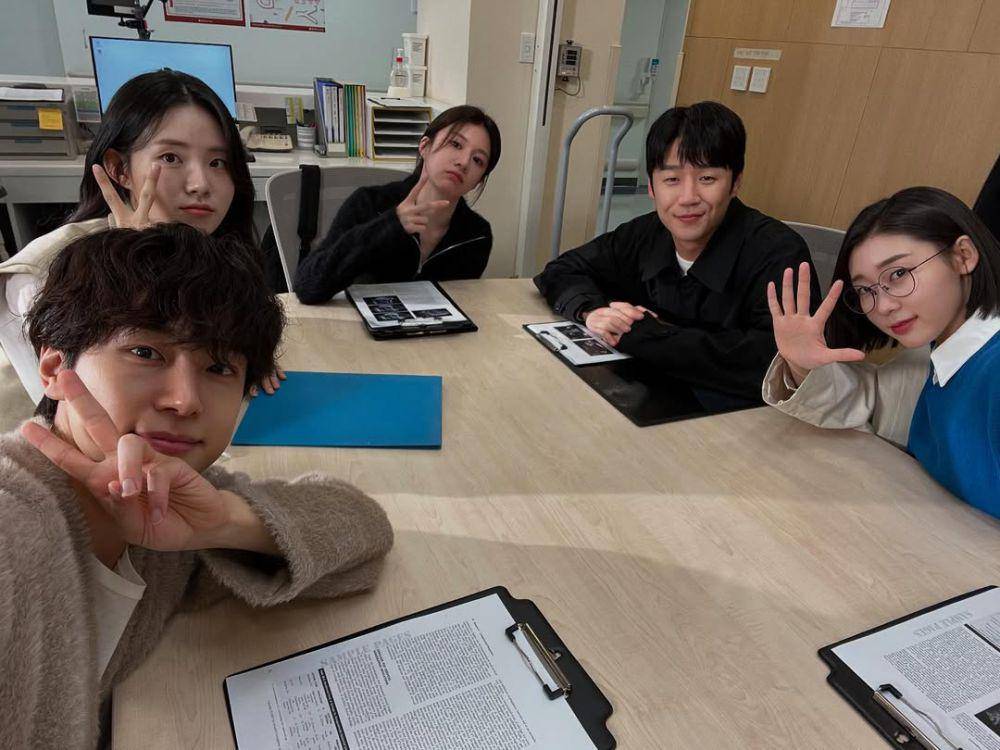 potret di balik layar Resident Playbook (instagram.com/jungjvnwon)
