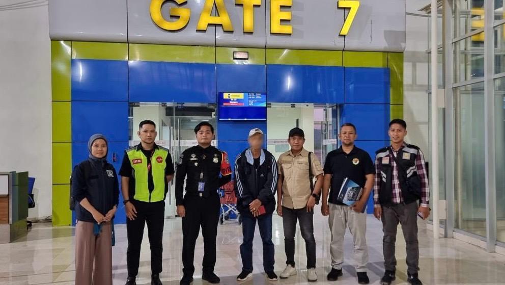 Imigrasi Polman Deportasi WN Malaysia via Bandara Hasanuddin