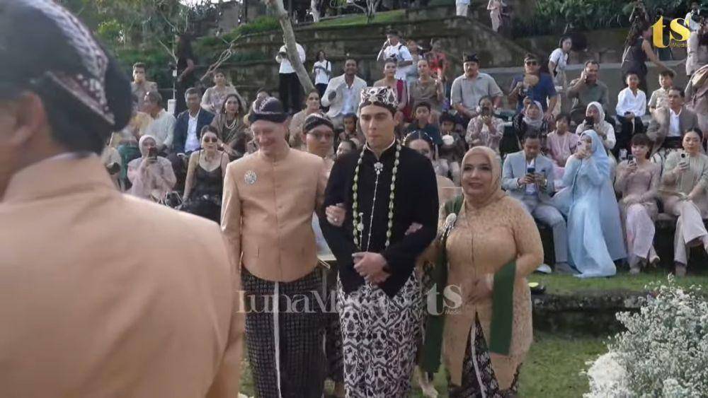 pernikahan Luna Maya dan Maxime Bouttier (youtube.com/tsmediaid)