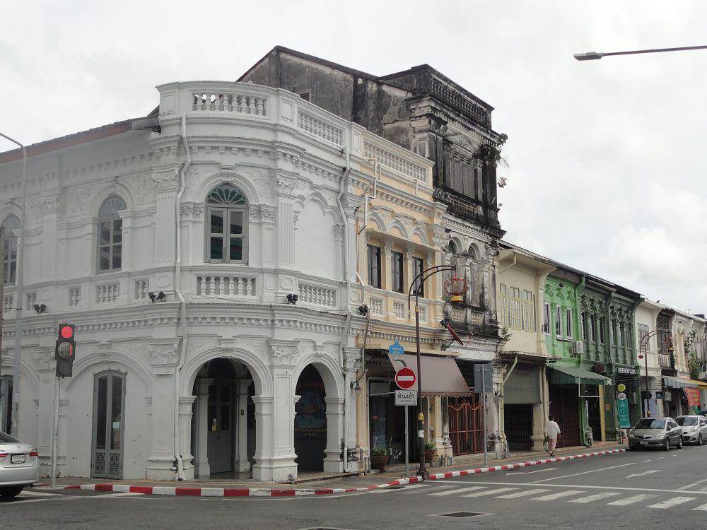 potret Phuket Old Town (commons.wikimedia.org/Ryomaandres)