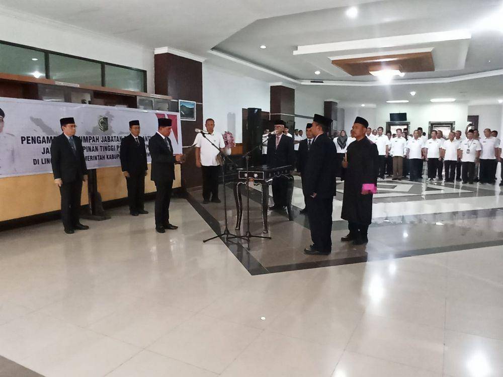 Pelantikan Mugni sebagai kepala Arpusda (IDN Times/Ruhaili)